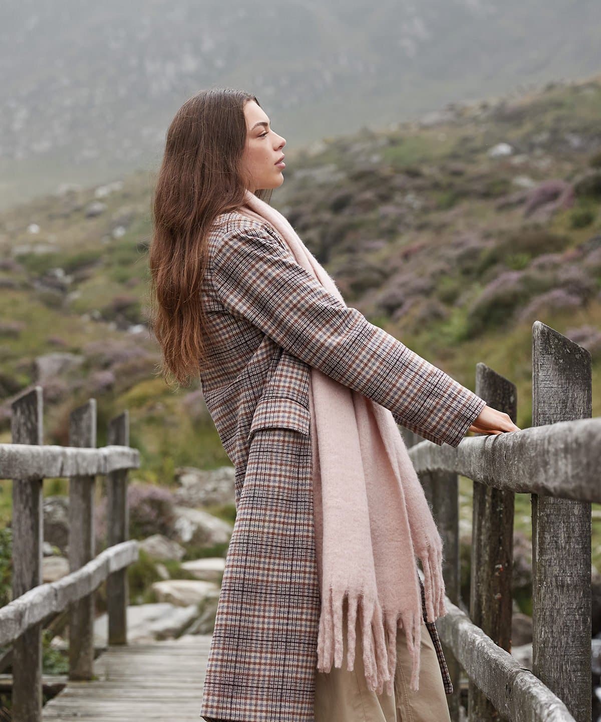 Premium Fluffy scarf thumbnail 2